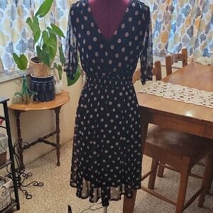 Black and White V-Neck Flutter Sleeve Midi Dress  Size 6. C